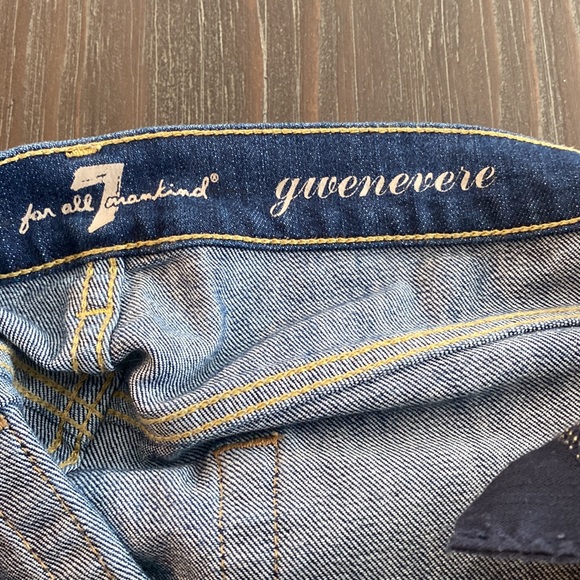 7 for all mankind ladies jeans in size 25 with fading and whiskering. - Picture 6 of 11